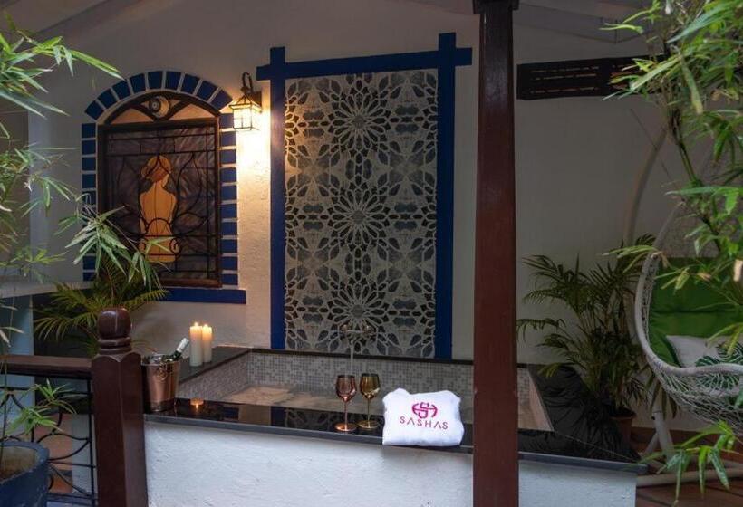 带大床的标准间, Sashas Holiday Village