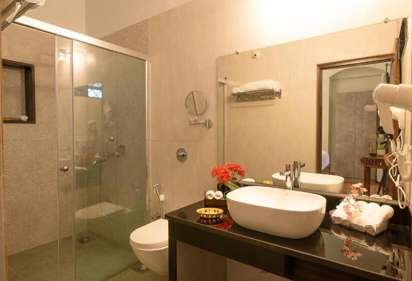 带大床的标准间, Sashas Holiday Village