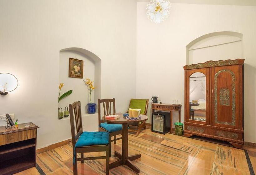 带大床的标准间, Sashas Holiday Village