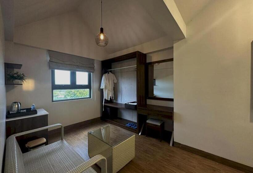 اتاق لوکس, Capital O 1194 Bee