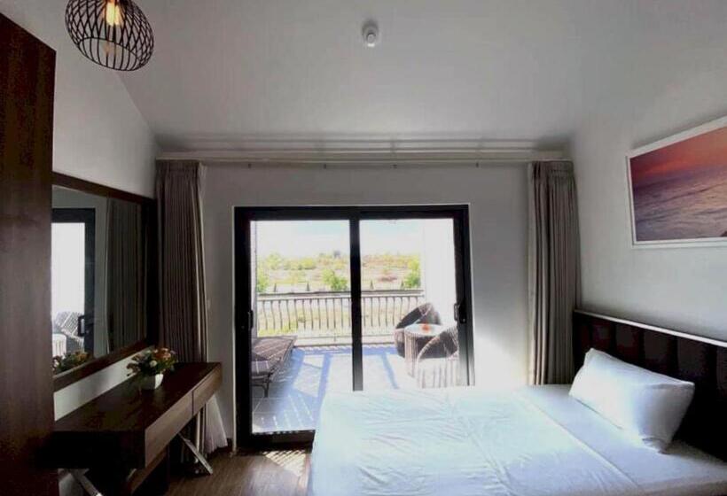 سوییت لوکس, Capital O 1194 Bee