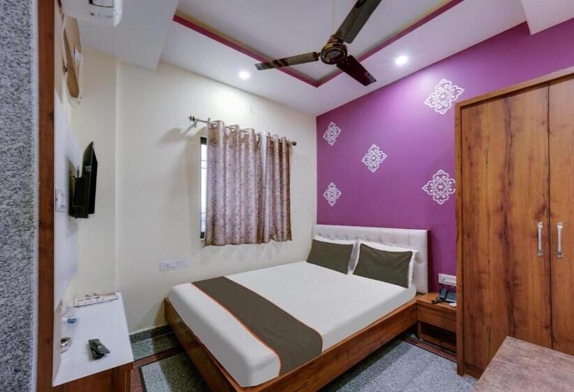 חדר קלאסי לשלושה, Collection O Gitanjali & Restaurant