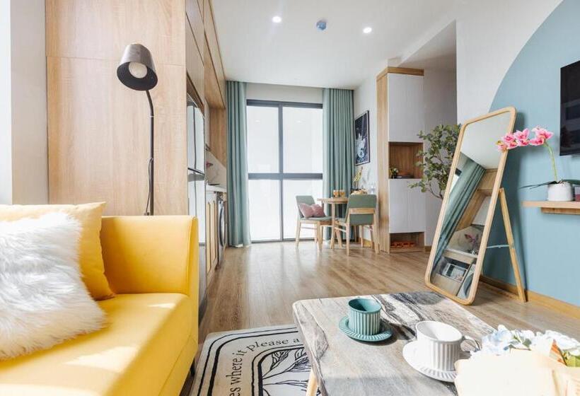 1 Bedroom Apartment Lake View, Crescendo Urban Stay   Stay 24h