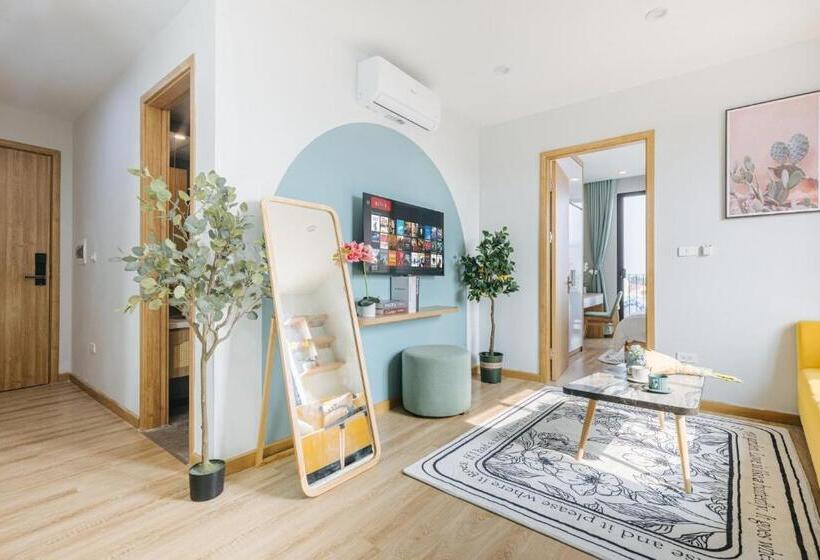 1 Bedroom Apartment Lake View, Crescendo Urban Stay   Stay 24h