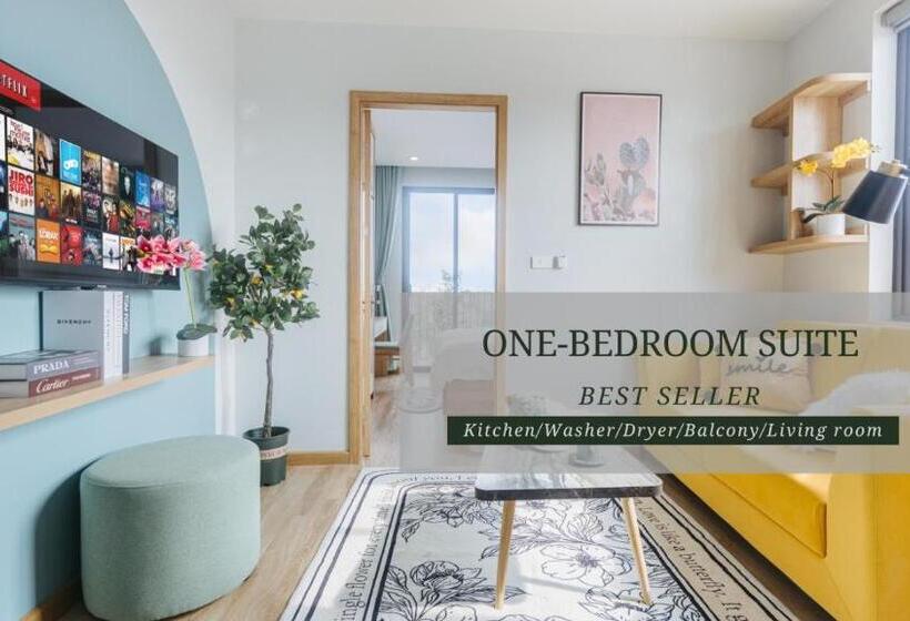 1 Bedroom Apartment Lake View, Crescendo Urban Stay   Stay 24h