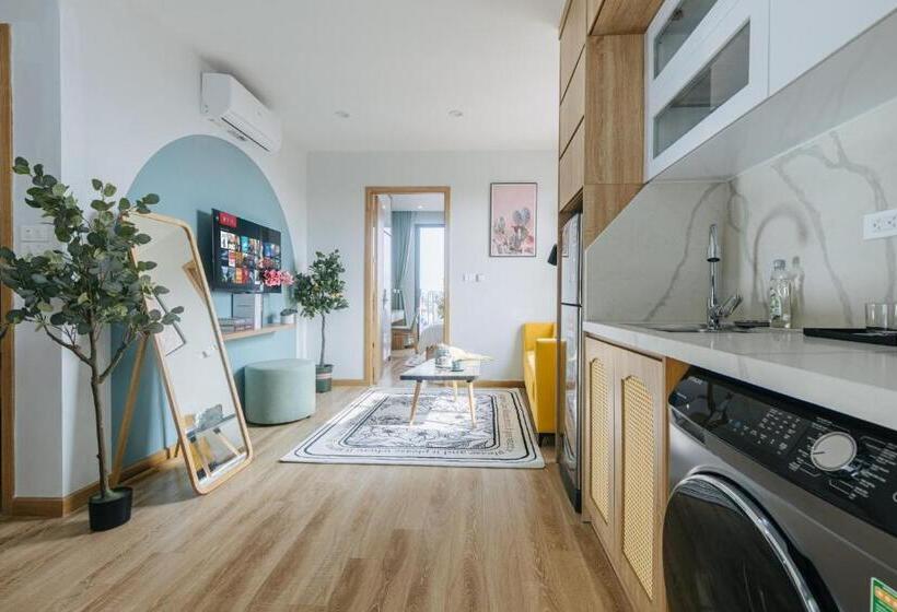 1 Bedroom Apartment Lake View, Crescendo Urban Stay   Stay 24h