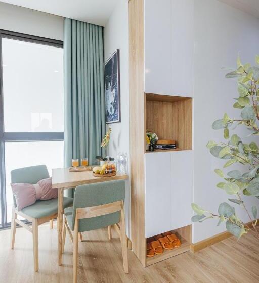 1 Bedroom Apartment Lake View, Crescendo Urban Stay   Stay 24h