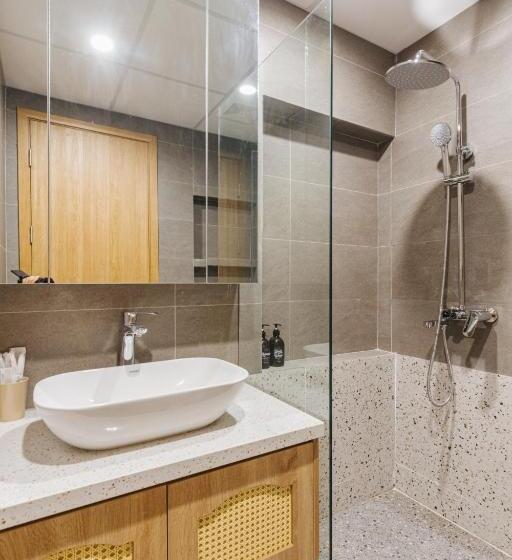 سوییت جونیور با بالکن, Crescendo Urban Stay   Stay 24h