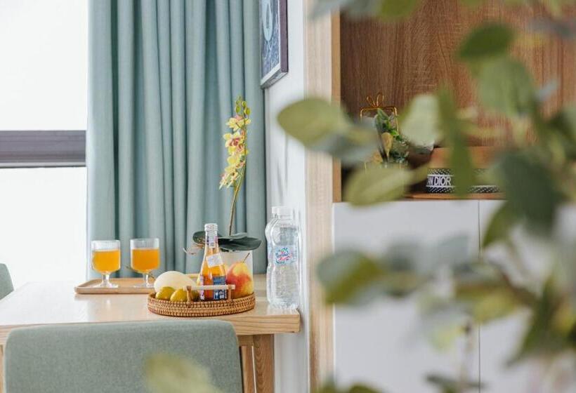 1 Bedroom Apartment Lake View, Crescendo Urban Stay   Stay 24h