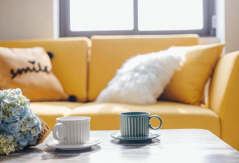 1 Bedroom Apartment Lake View, Crescendo Urban Stay   Stay 24h