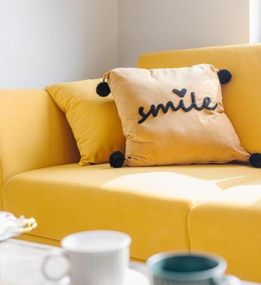 1 Bedroom Apartment Lake View, Crescendo Urban Stay   Stay 24h