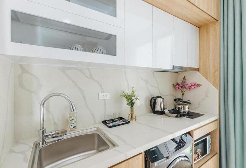 1 Bedroom Apartment Lake View, Crescendo Urban Stay   Stay 24h