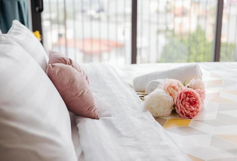 سوئیت با بالکن, Crescendo Urban Stay   Stay 24h