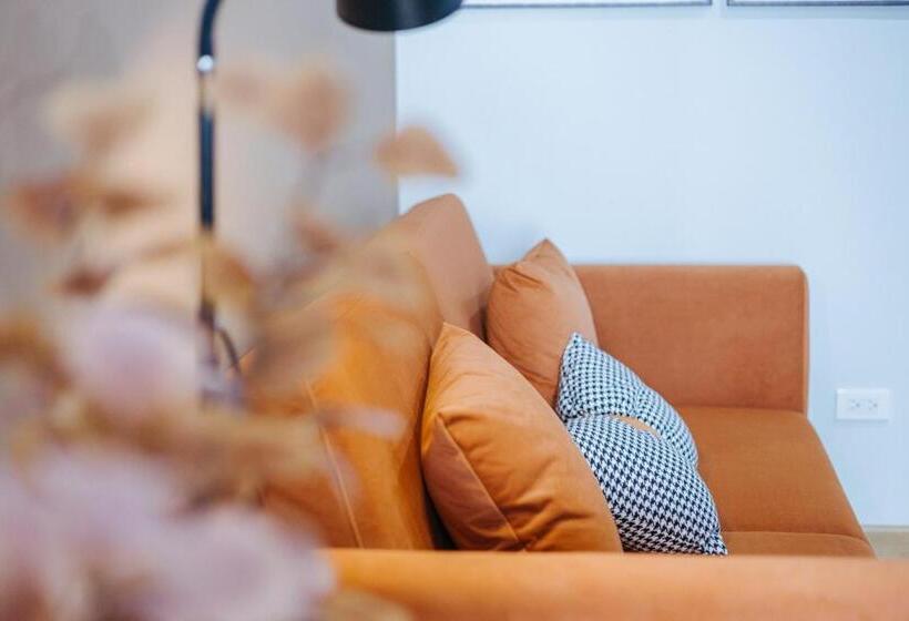 سوییت جونیور با بالکن, Crescendo Urban Stay   Stay 24h