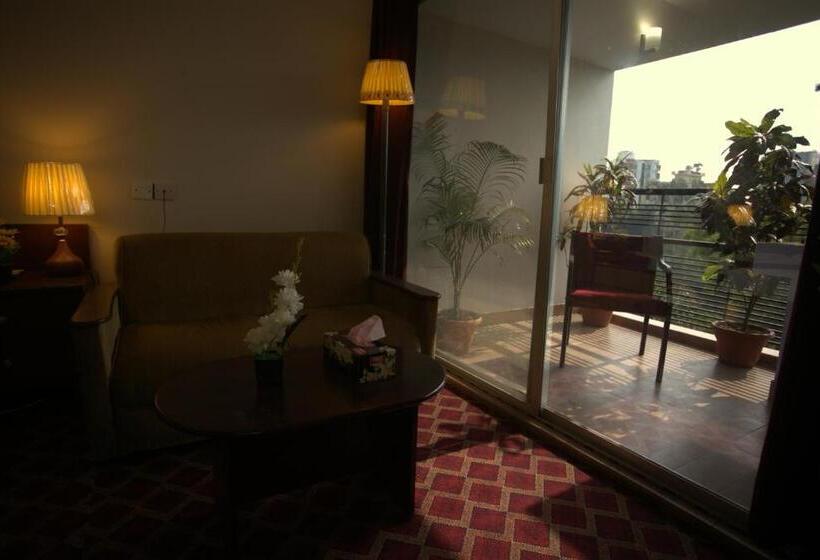 Standard studio with lake view, Gr Meet & Greet