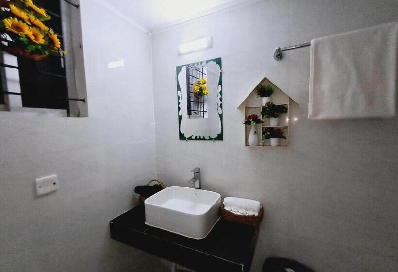 Standard studio with lake view, Gr Meet & Greet