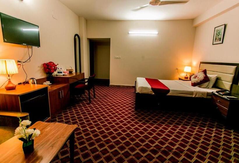 Standard studio with lake view, Gr Meet & Greet