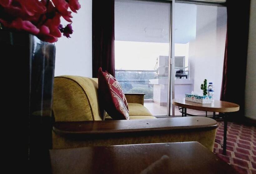 Standard studio with lake view, Gr Meet & Greet