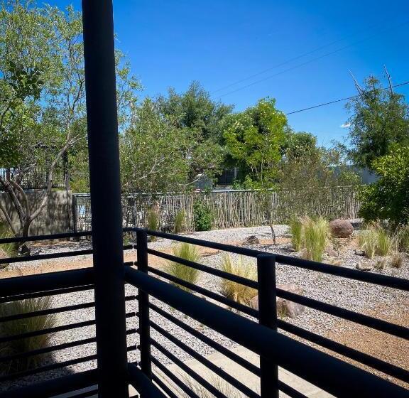 Номер Стандарт Вид на Сад, Thunderbird