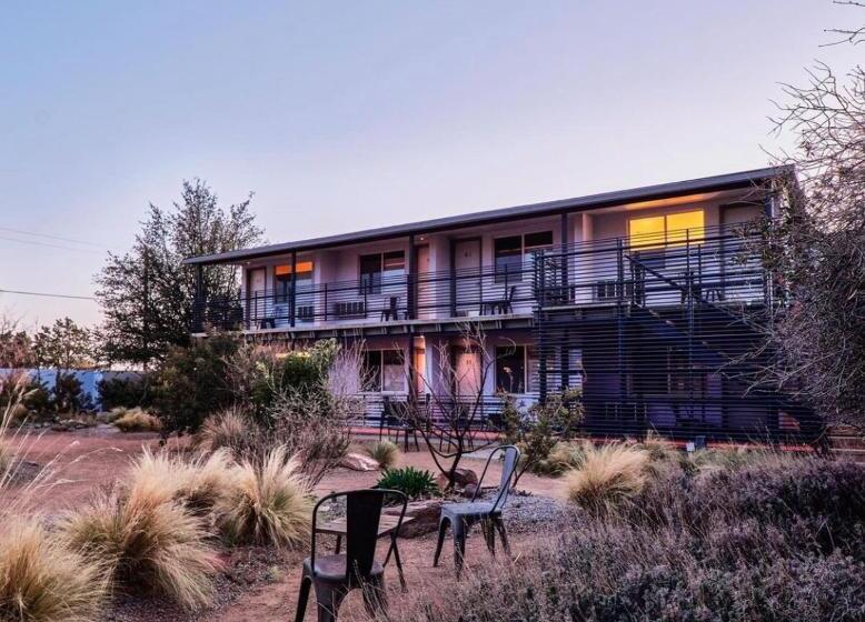 스탠다드 룸 킹사이즈 침대, Thunderbird