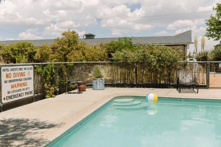 스탠다드 트리플 룸 가든 전망, Thunderbird