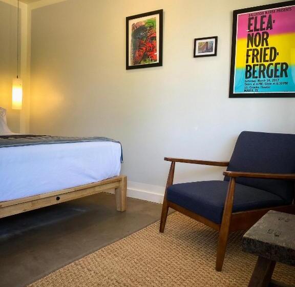 标准房带园景, Thunderbird