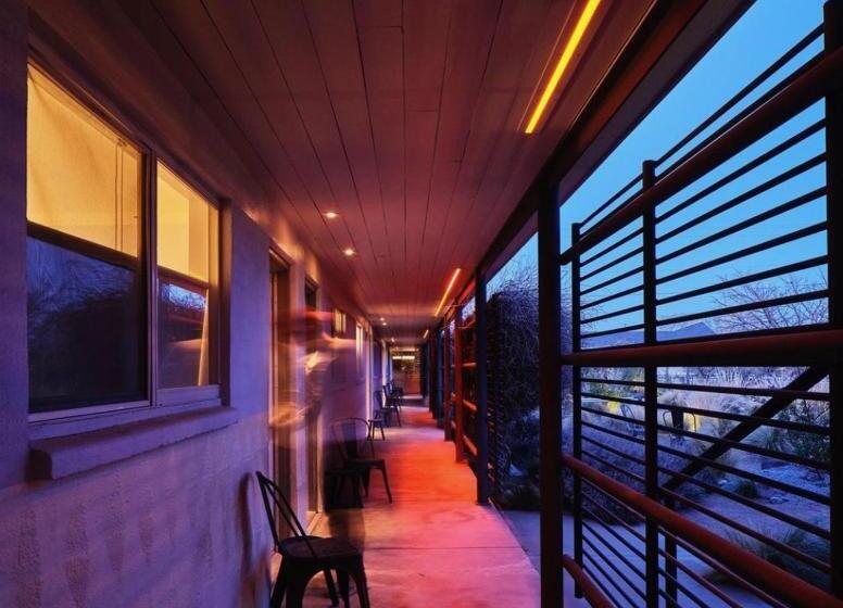 스탠다드 룸 킹사이즈 침대, Thunderbird