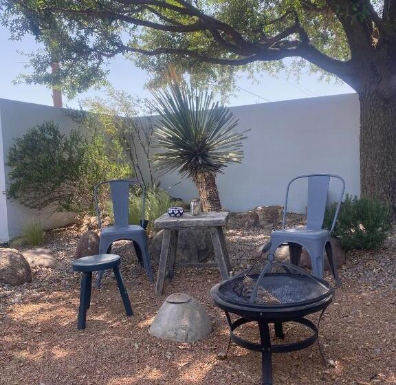 스탠다드 룸 킹사이즈 침대, Thunderbird