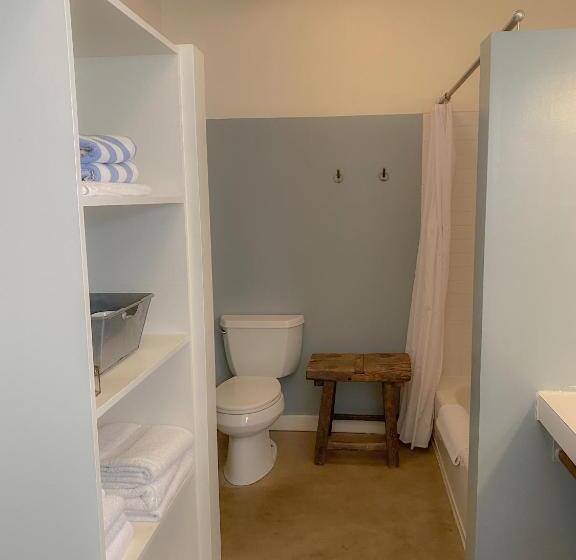 غرفة قياسية رباعية مطلة على الحديقة, Thunderbird