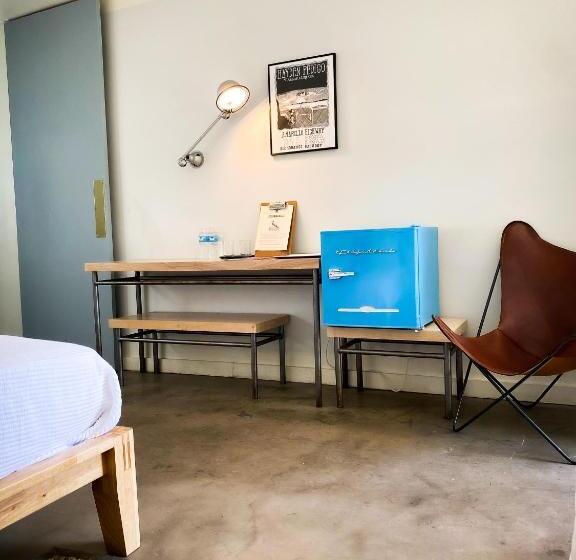 园景标准四人间, Thunderbird