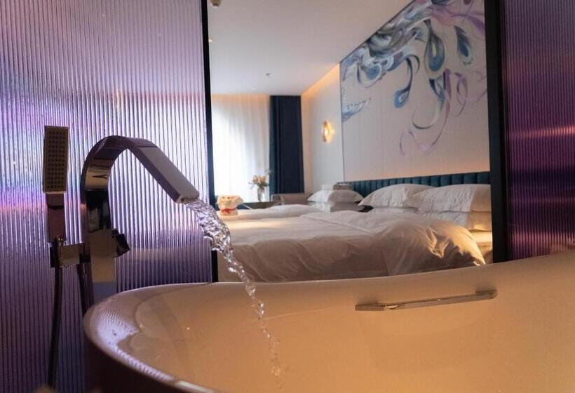 חדר משפחתי, Tide