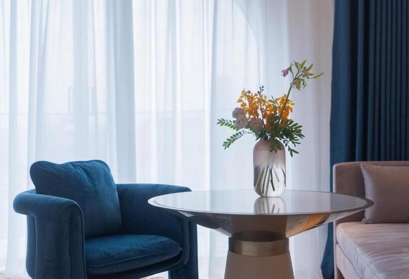 חדר משפחתי, Tide