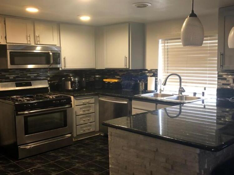 דירה בת חדר שינה 1 עם מרפסת, J Allure Hospitality