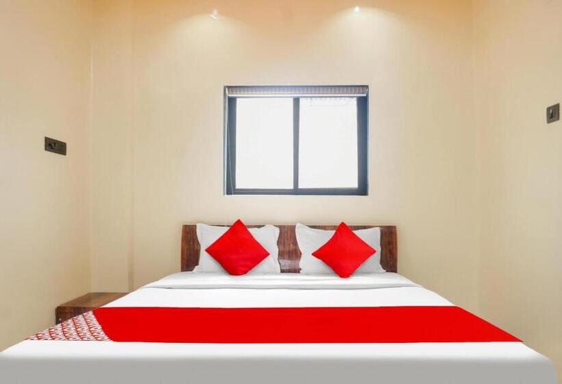 트리플 클래식 룸, Oyo Flagship Hotel Crown & Lodge