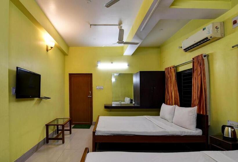 غرفة كلاسيكية ثلاثية, Oyo Hotel Prabhat Inn