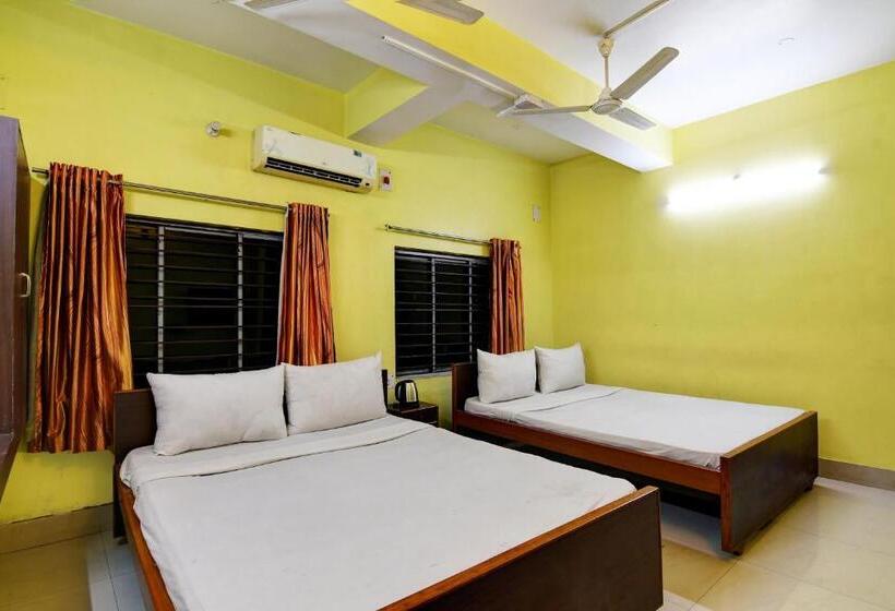 Трехместный Номер Классика, Oyo Hotel Prabhat Inn