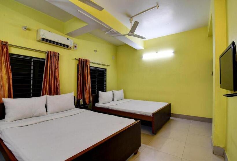 غرفة ديلوكس ثلاثية, Oyo Hotel Prabhat Inn