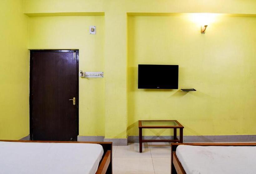 غرفة ديلوكس ثلاثية, Oyo Hotel Prabhat Inn