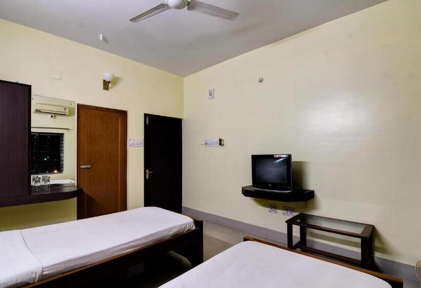 Трехместный Номер Deluxe, Oyo Hotel Prabhat Inn