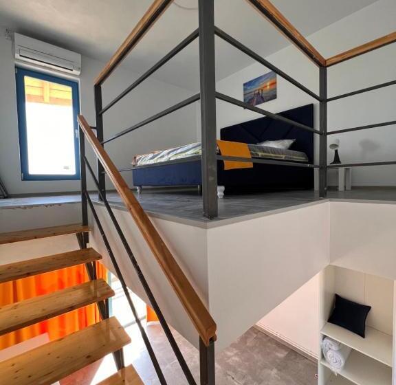 Suite Familiale, Delta View