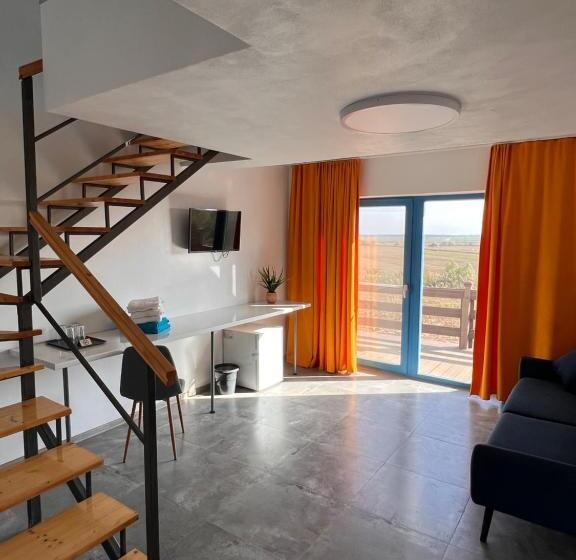 Suite Familiale, Delta View