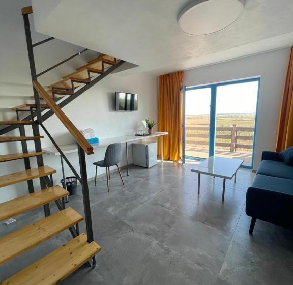 Suite Familiale, Delta View