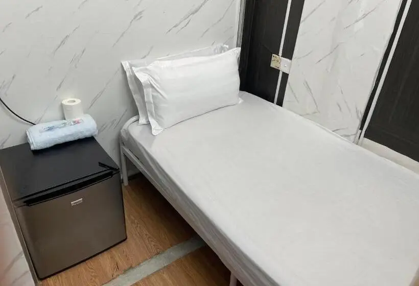اتاق استاندارد یک نفره, Relaince International Hostel