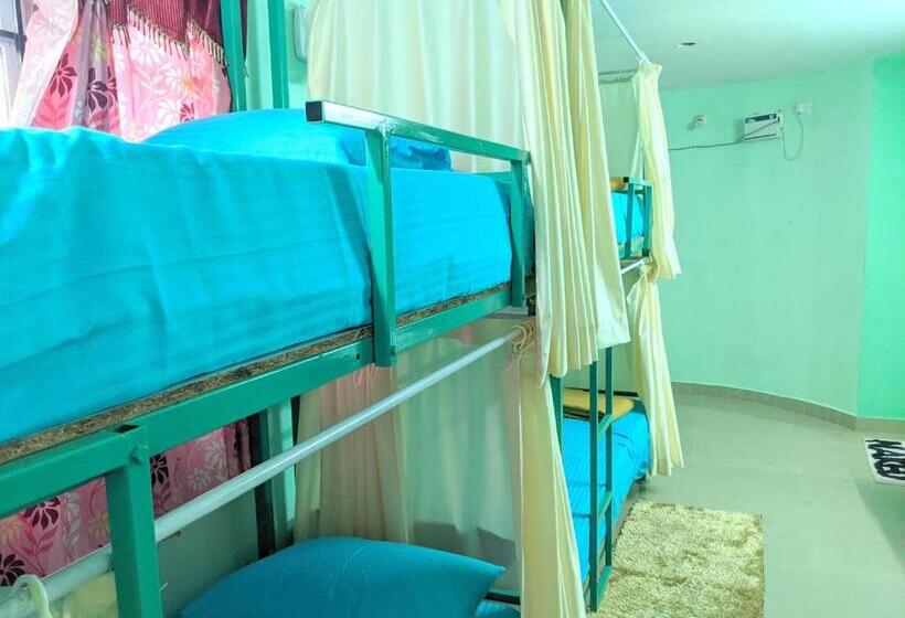 Кровать в Общей Комнате, Aura Hostel