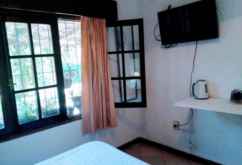 חדר לארבעה סטנדרטי עם נוף לגינה, Bed And Breaksfast