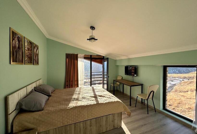 اتاق استاندارد با بالکن, Dandelion Hotel Gudauri
