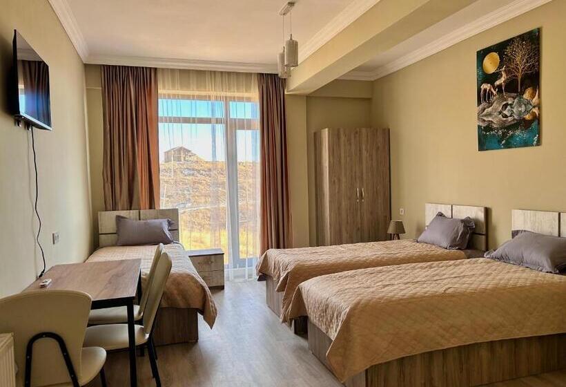 اتاق راحتی سه تخته, Dandelion Hotel Gudauri