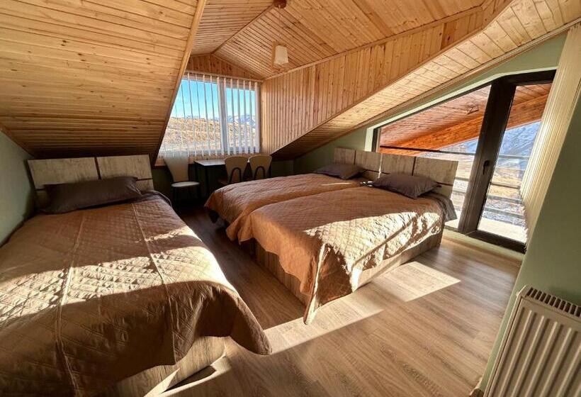 اتاق راحتی سه تخته, Dandelion Hotel Gudauri