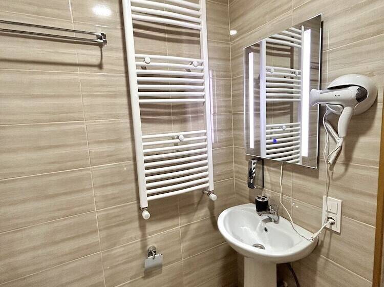 اتاق راحتی سه تخته, Dandelion Hotel Gudauri