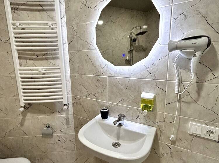 اتاق راحتی سه تخته, Dandelion Hotel Gudauri